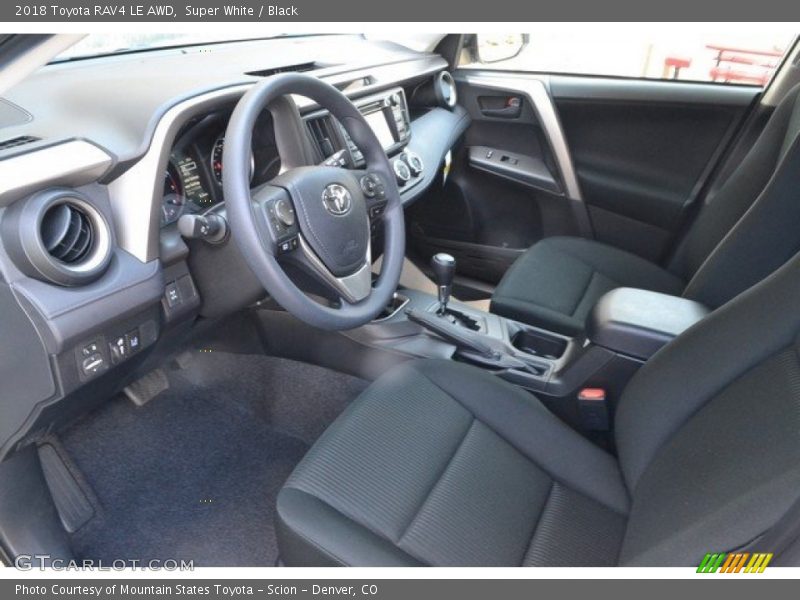 Super White / Black 2018 Toyota RAV4 LE AWD