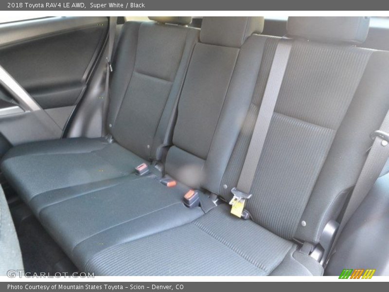 Super White / Black 2018 Toyota RAV4 LE AWD