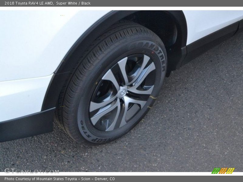 Super White / Black 2018 Toyota RAV4 LE AWD