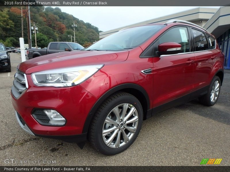 Front 3/4 View of 2018 Escape Titanium 4WD