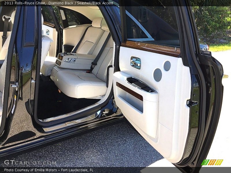 Diamond Black / Seashell/Black Accent 2013 Rolls-Royce Ghost