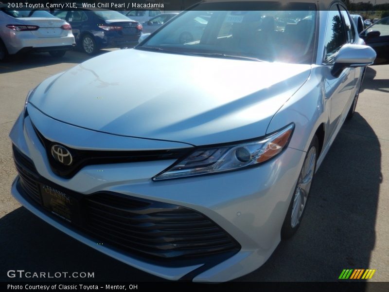 Wind Chill Pearl / Macadamia 2018 Toyota Camry XLE