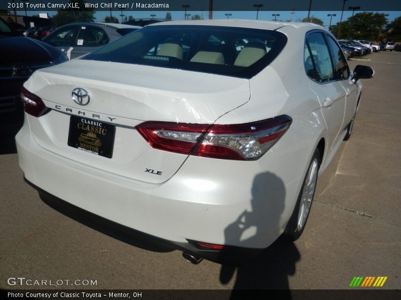 Wind Chill Pearl / Macadamia 2018 Toyota Camry XLE