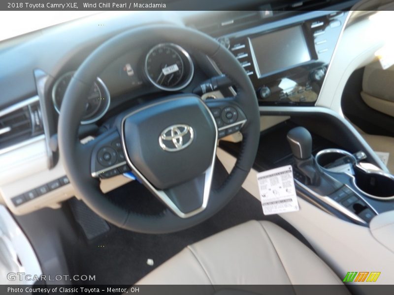 Wind Chill Pearl / Macadamia 2018 Toyota Camry XLE