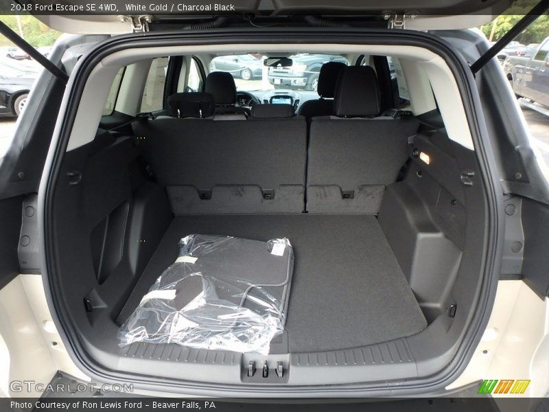  2018 Escape SE 4WD Trunk