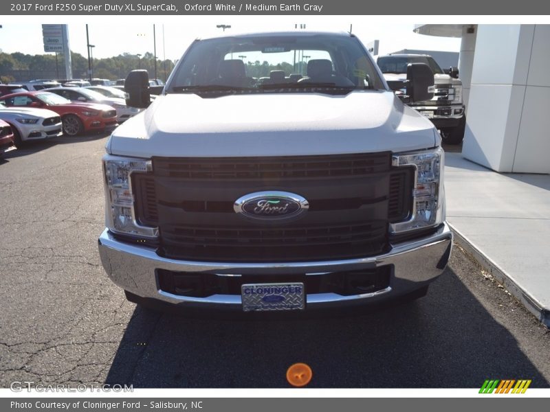 Oxford White / Medium Earth Gray 2017 Ford F250 Super Duty XL SuperCab