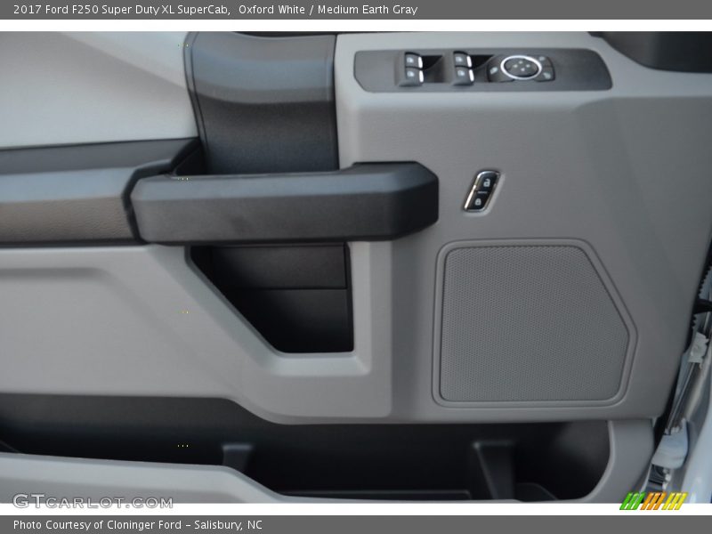 Oxford White / Medium Earth Gray 2017 Ford F250 Super Duty XL SuperCab