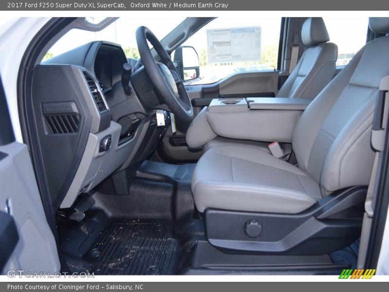 Oxford White / Medium Earth Gray 2017 Ford F250 Super Duty XL SuperCab