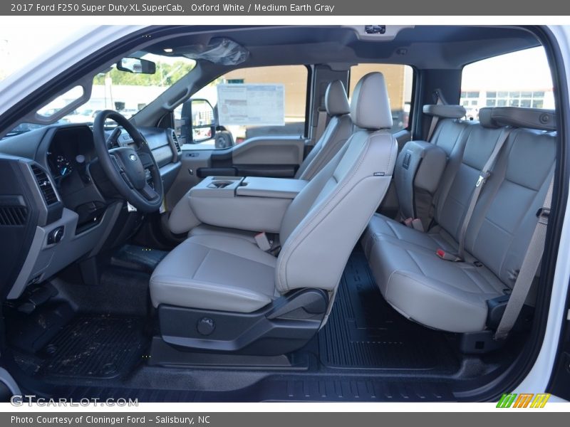 Oxford White / Medium Earth Gray 2017 Ford F250 Super Duty XL SuperCab