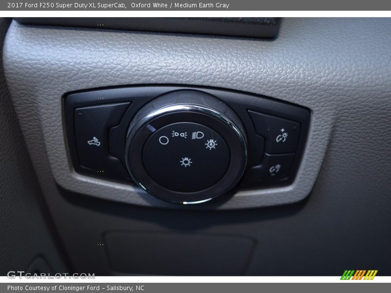 Oxford White / Medium Earth Gray 2017 Ford F250 Super Duty XL SuperCab