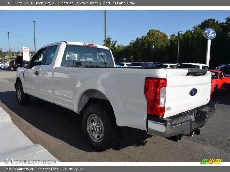 Oxford White / Medium Earth Gray 2017 Ford F250 Super Duty XL SuperCab