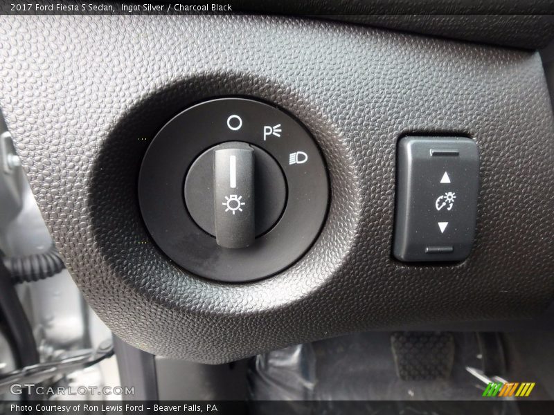 Ingot Silver / Charcoal Black 2017 Ford Fiesta S Sedan