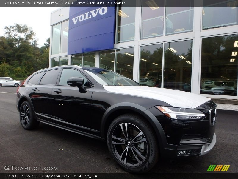 Front 3/4 View of 2018 V90 Cross Country T5 AWD