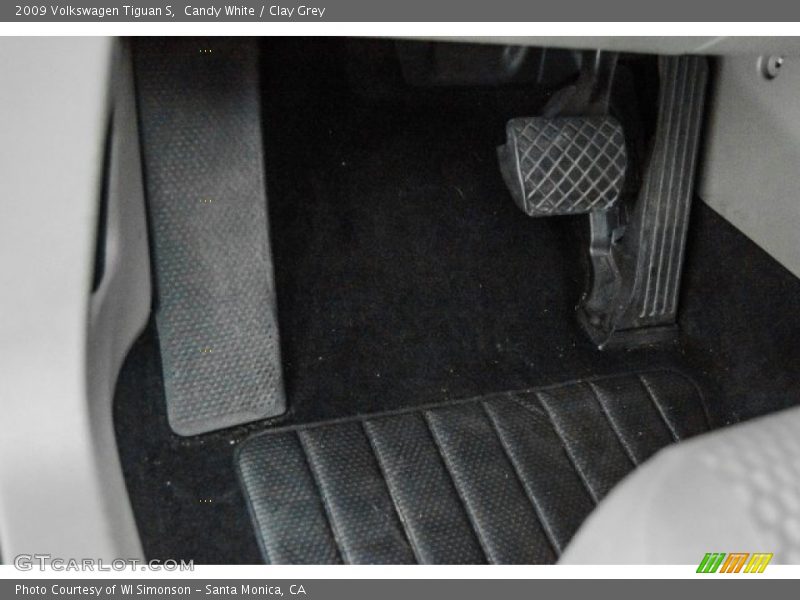 Candy White / Clay Grey 2009 Volkswagen Tiguan S