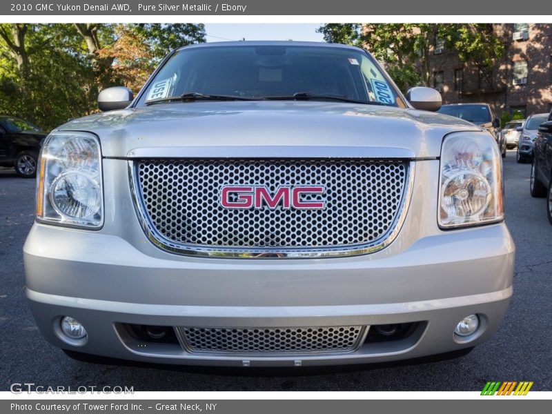 Pure Silver Metallic / Ebony 2010 GMC Yukon Denali AWD