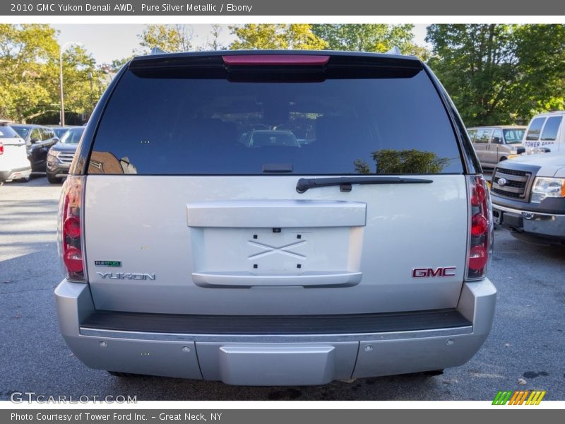 Pure Silver Metallic / Ebony 2010 GMC Yukon Denali AWD