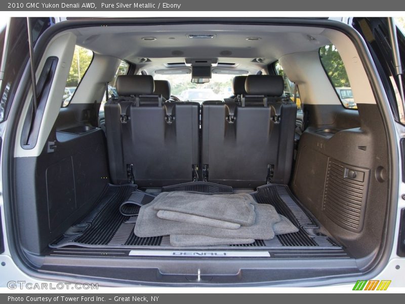 Pure Silver Metallic / Ebony 2010 GMC Yukon Denali AWD