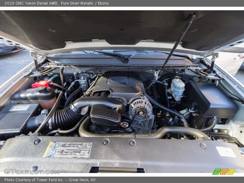 Pure Silver Metallic / Ebony 2010 GMC Yukon Denali AWD