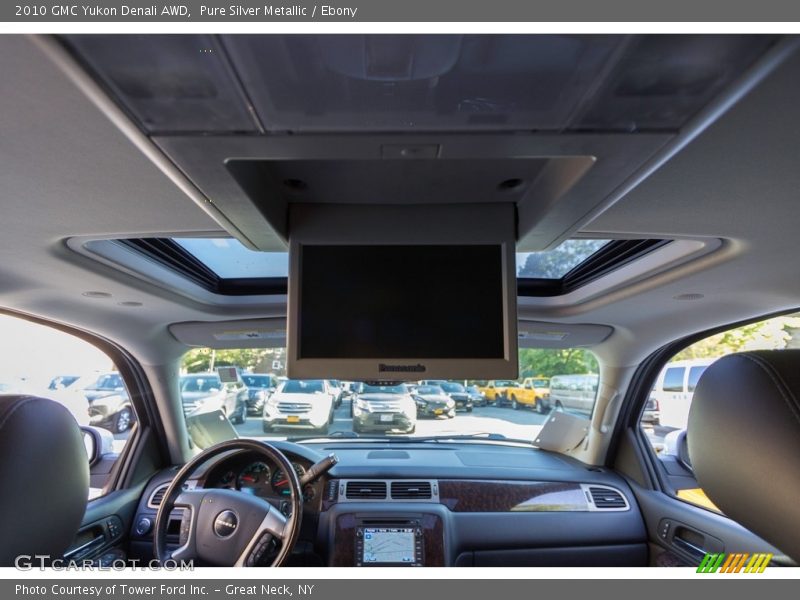 Pure Silver Metallic / Ebony 2010 GMC Yukon Denali AWD
