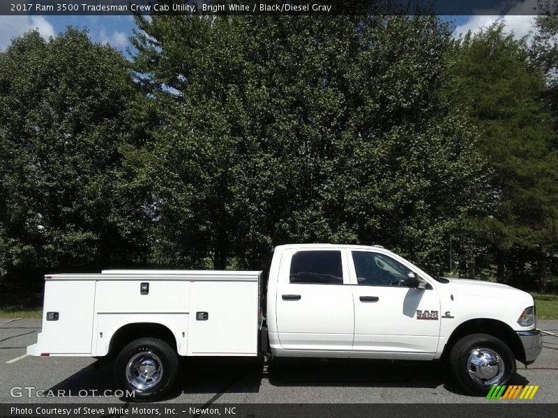 Bright White / Black/Diesel Gray 2017 Ram 3500 Tradesman Crew Cab Utility