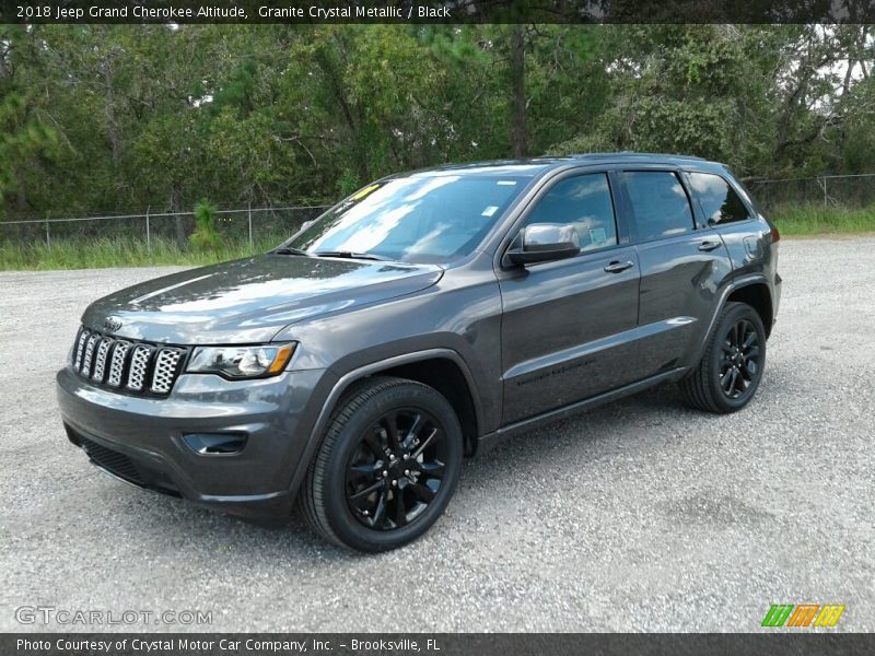 Front 3/4 View of 2018 Grand Cherokee Altitude