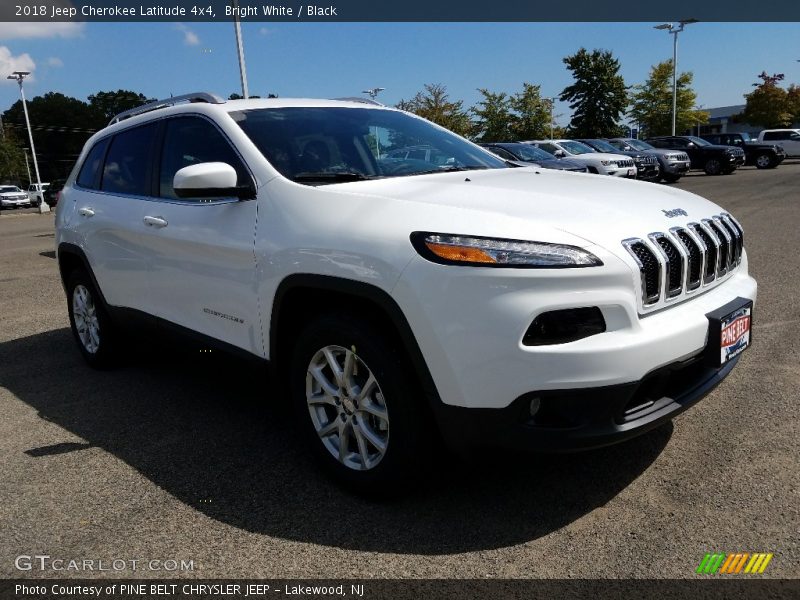 Bright White / Black 2018 Jeep Cherokee Latitude 4x4