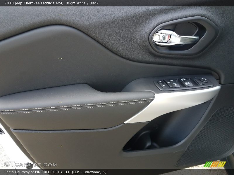 Bright White / Black 2018 Jeep Cherokee Latitude 4x4