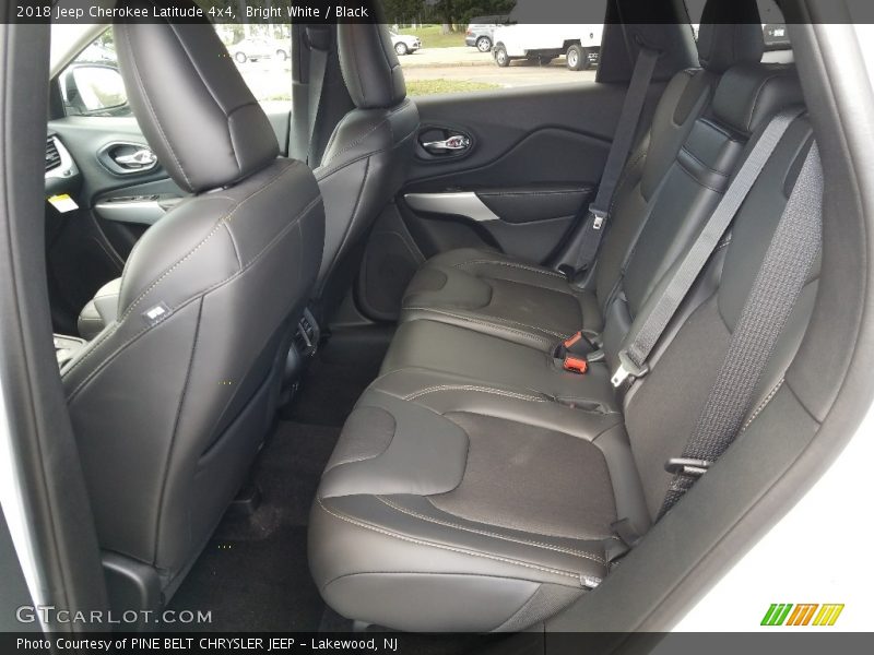 Bright White / Black 2018 Jeep Cherokee Latitude 4x4