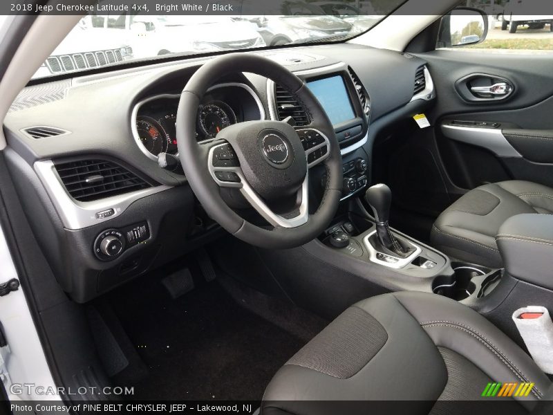 Bright White / Black 2018 Jeep Cherokee Latitude 4x4