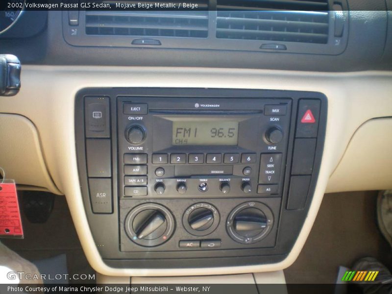 Mojave Beige Metallic / Beige 2002 Volkswagen Passat GLS Sedan