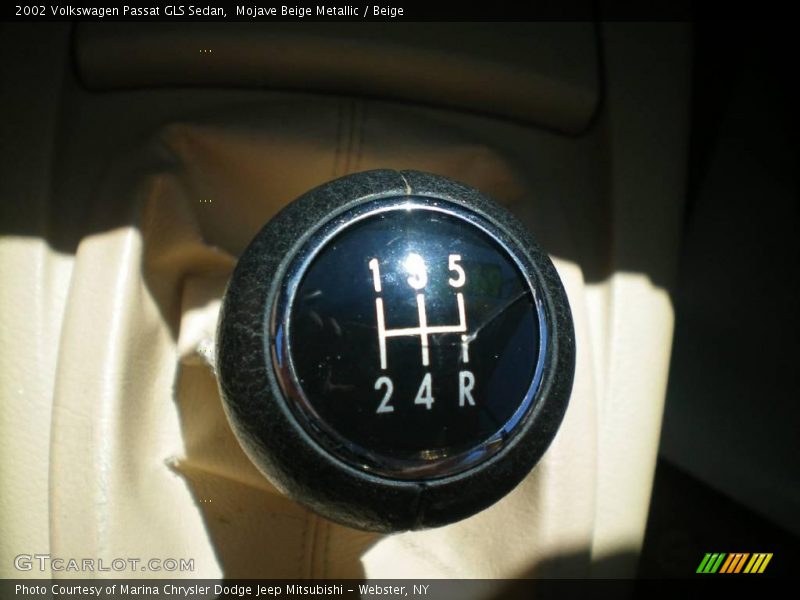 Mojave Beige Metallic / Beige 2002 Volkswagen Passat GLS Sedan