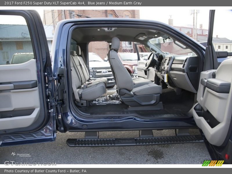 Blue Jeans / Medium Earth Gray 2017 Ford F250 Super Duty XLT SuperCab 4x4