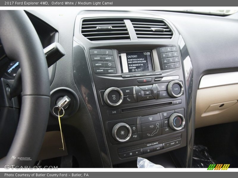 Oxford White / Medium Light Camel 2017 Ford Explorer 4WD