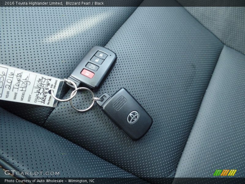 Blizzard Pearl / Black 2016 Toyota Highlander Limited