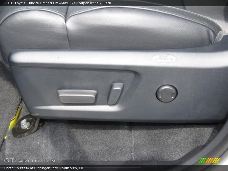 Super White / Black 2018 Toyota Tundra Limited CrewMax 4x4