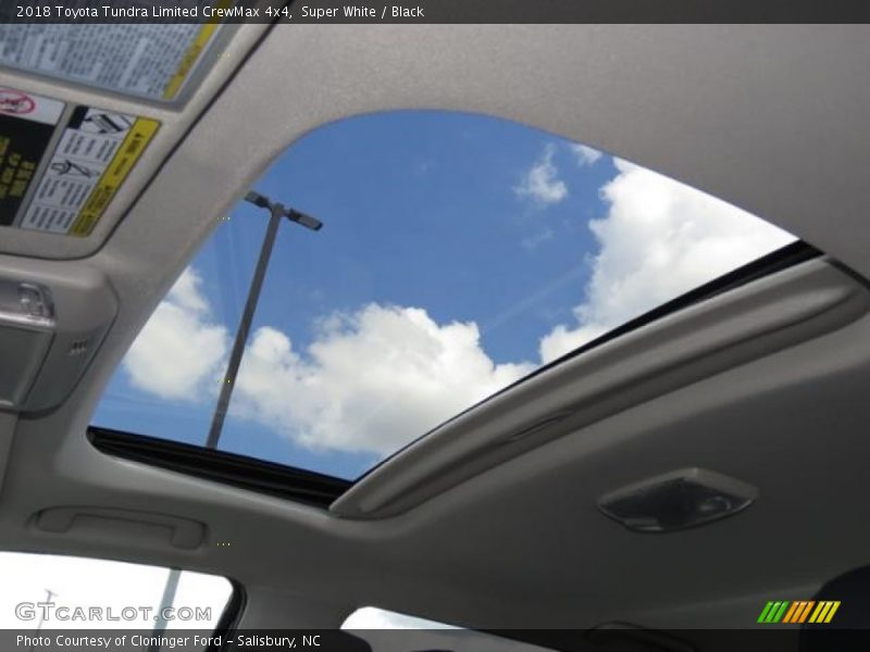 Super White / Black 2018 Toyota Tundra Limited CrewMax 4x4