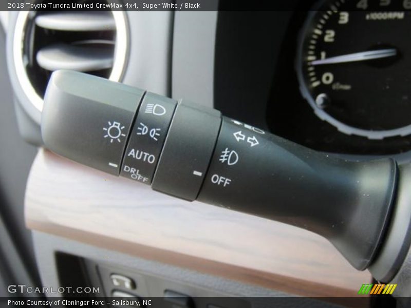 Super White / Black 2018 Toyota Tundra Limited CrewMax 4x4