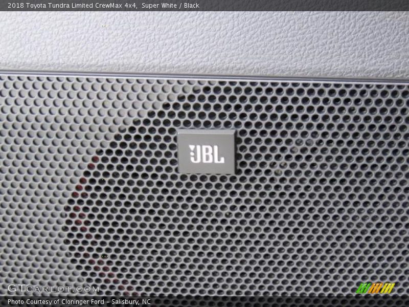 Super White / Black 2018 Toyota Tundra Limited CrewMax 4x4