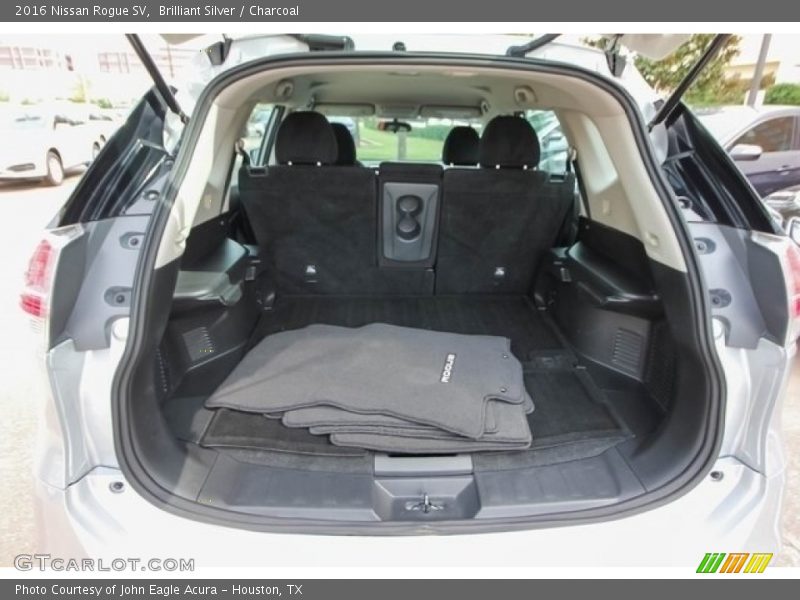 Brilliant Silver / Charcoal 2016 Nissan Rogue SV