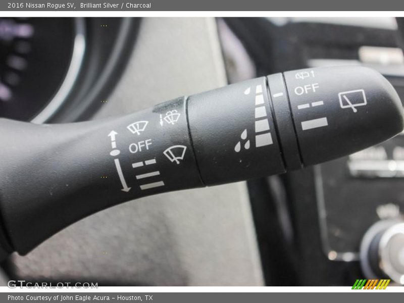 Brilliant Silver / Charcoal 2016 Nissan Rogue SV