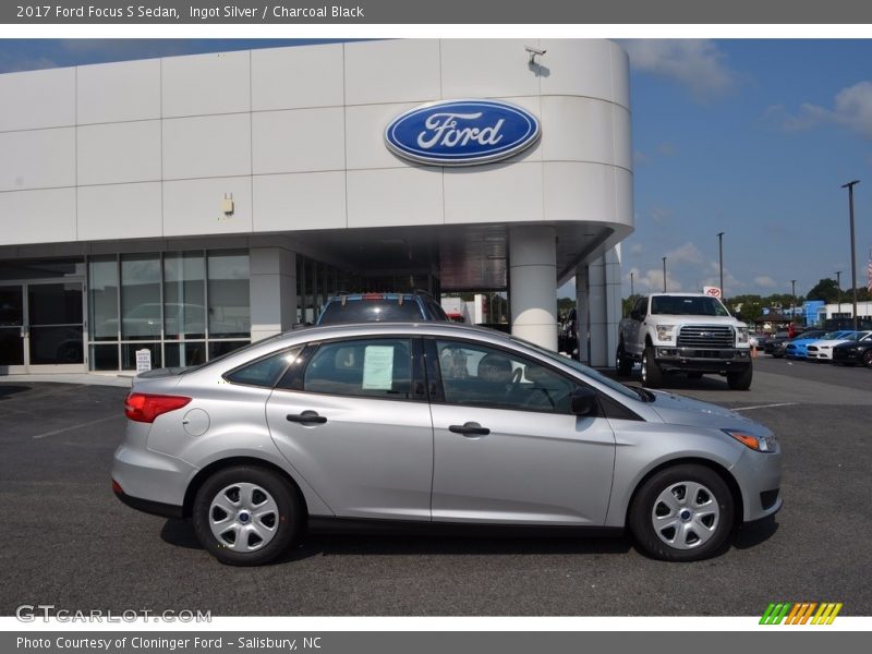 Ingot Silver / Charcoal Black 2017 Ford Focus S Sedan