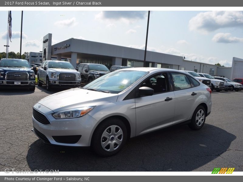 Ingot Silver / Charcoal Black 2017 Ford Focus S Sedan