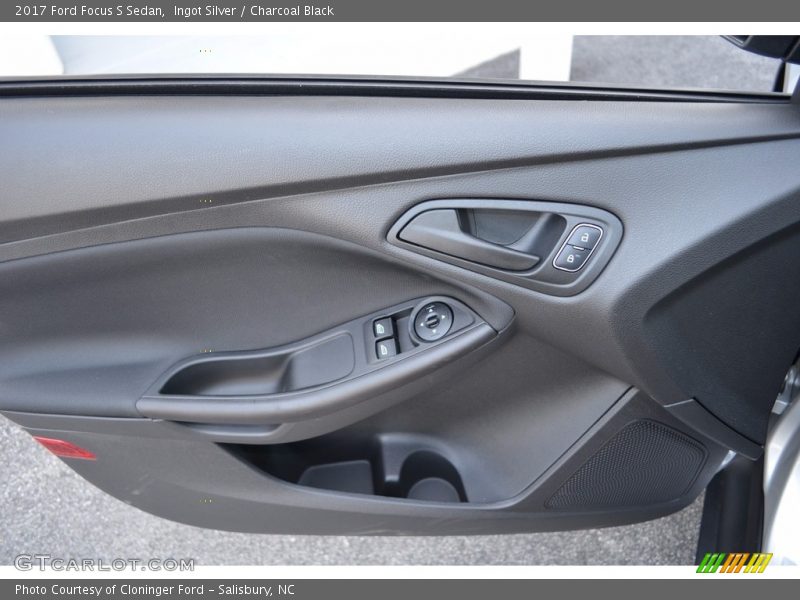 Ingot Silver / Charcoal Black 2017 Ford Focus S Sedan