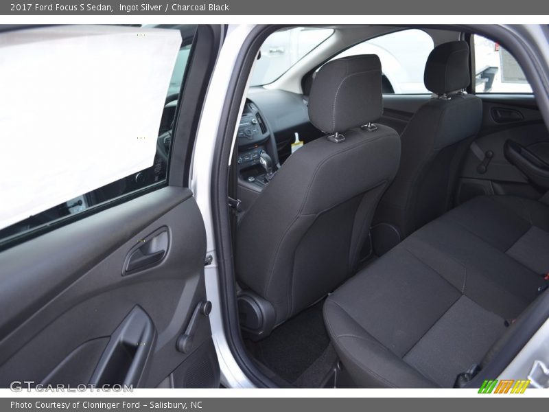 Ingot Silver / Charcoal Black 2017 Ford Focus S Sedan