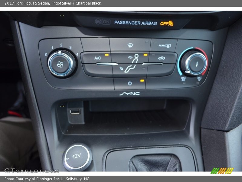 Ingot Silver / Charcoal Black 2017 Ford Focus S Sedan