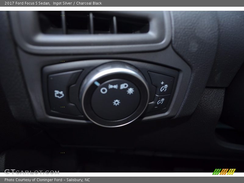 Ingot Silver / Charcoal Black 2017 Ford Focus S Sedan