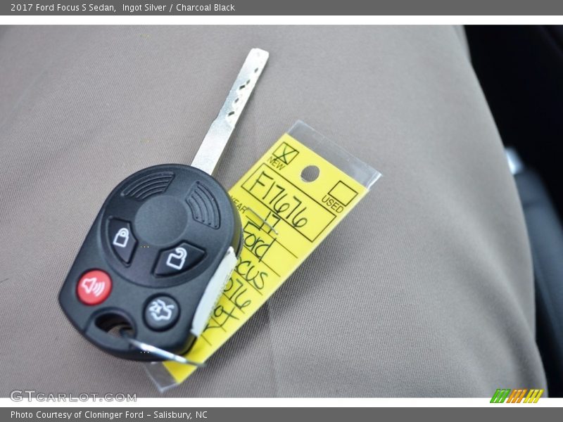 Ingot Silver / Charcoal Black 2017 Ford Focus S Sedan