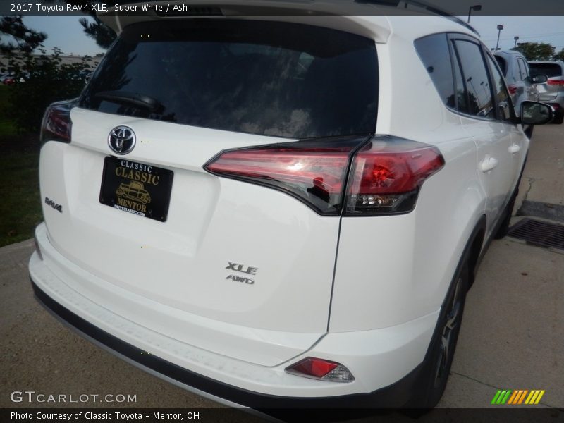 Super White / Ash 2017 Toyota RAV4 XLE
