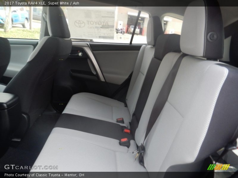 Super White / Ash 2017 Toyota RAV4 XLE