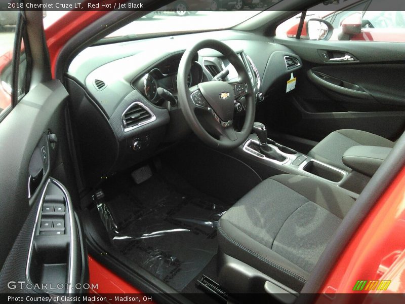 Red Hot / Jet Black 2018 Chevrolet Cruze LT